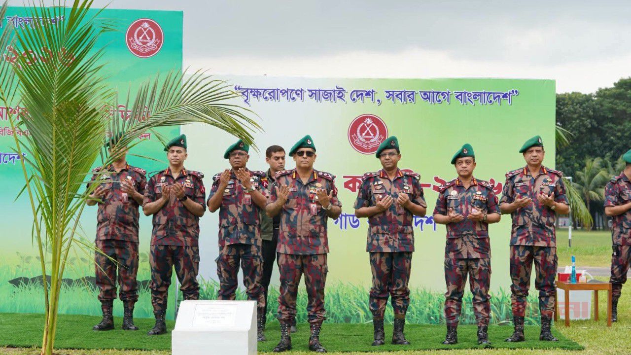 পিলখানায় বিজিবির বৃক্ষরোপণ কর্মসূচি উদ্বোধন: সারাদেশে রোপণ করা হবে ৭৩ হাজার চারা