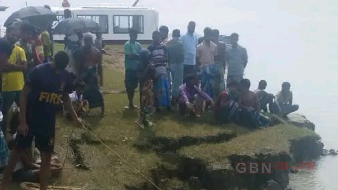 কাজিরহাটে নদীতে ডুবে বাবা। বেঁচে গেলেও নিখোঁজ ছেলে