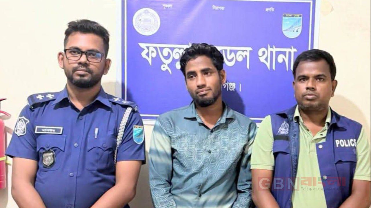 ৪৭ পিস ই/য়া/বা/সহ ফতুল্লায় একাধিক মামলার আসামি গ্রে/ফ/তা/র