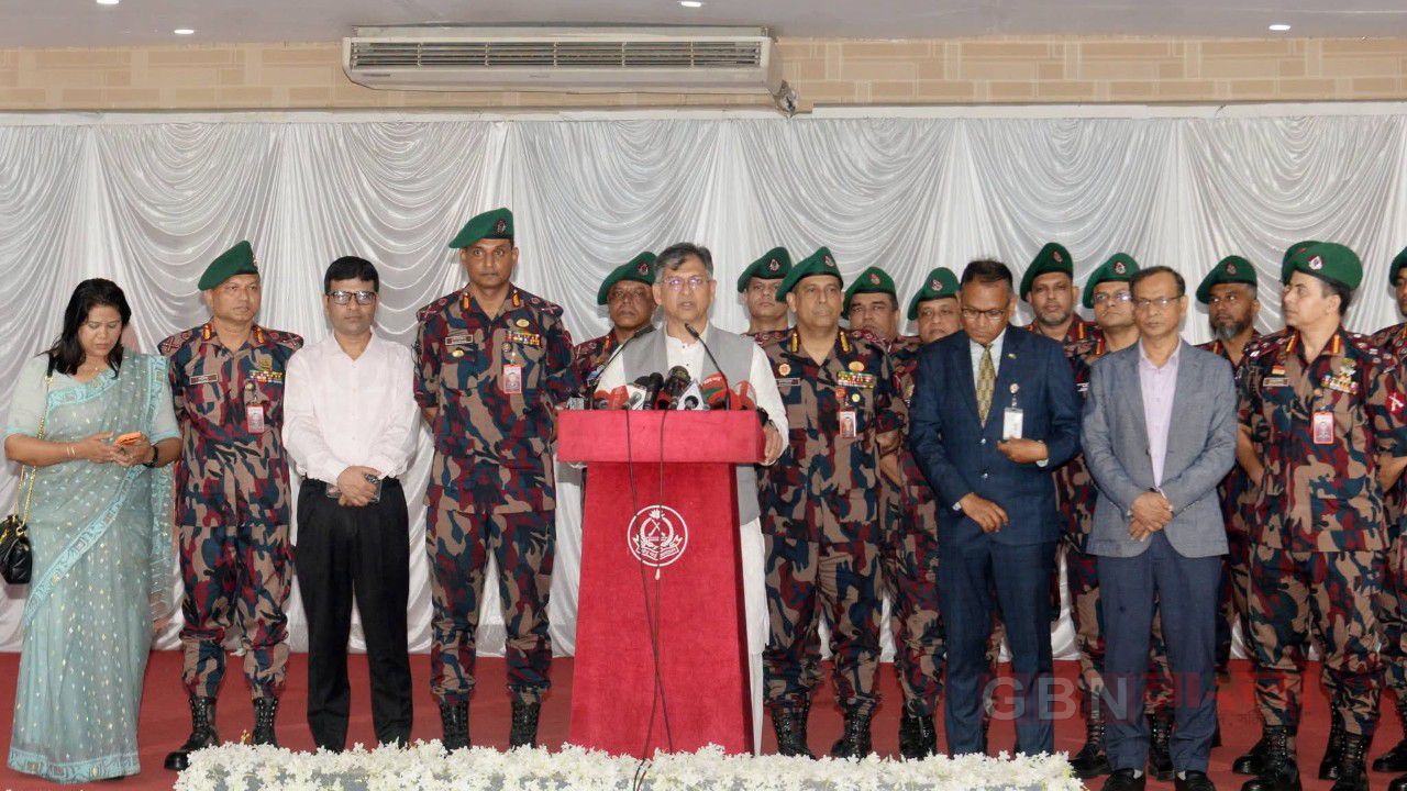 পিলখানায় বিজিবি সদর দপ্তর পরিদর্শন করলেন স্বরাষ্ট্রমন্ত্রী: পুশ-ইন প্রতিরোধ ও সীমান্ত সুরক্ষায় কঠোর বার্তা