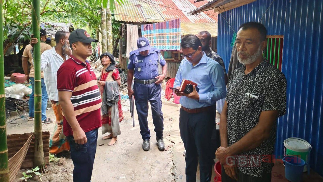 বরিশালের গৌরনদীর টরকী চাতালে ভ্রাম্যমাণ আদালতের অভিযান ১ মা*দ*ক*সে*বী আটক