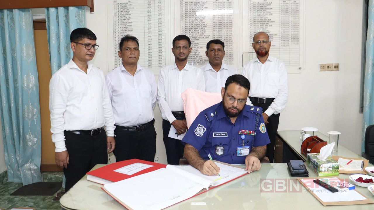 বরিশাল ডিএসবি অফিস বার্ষিক পরিদর্শন করলেন পুলিশ সুপার