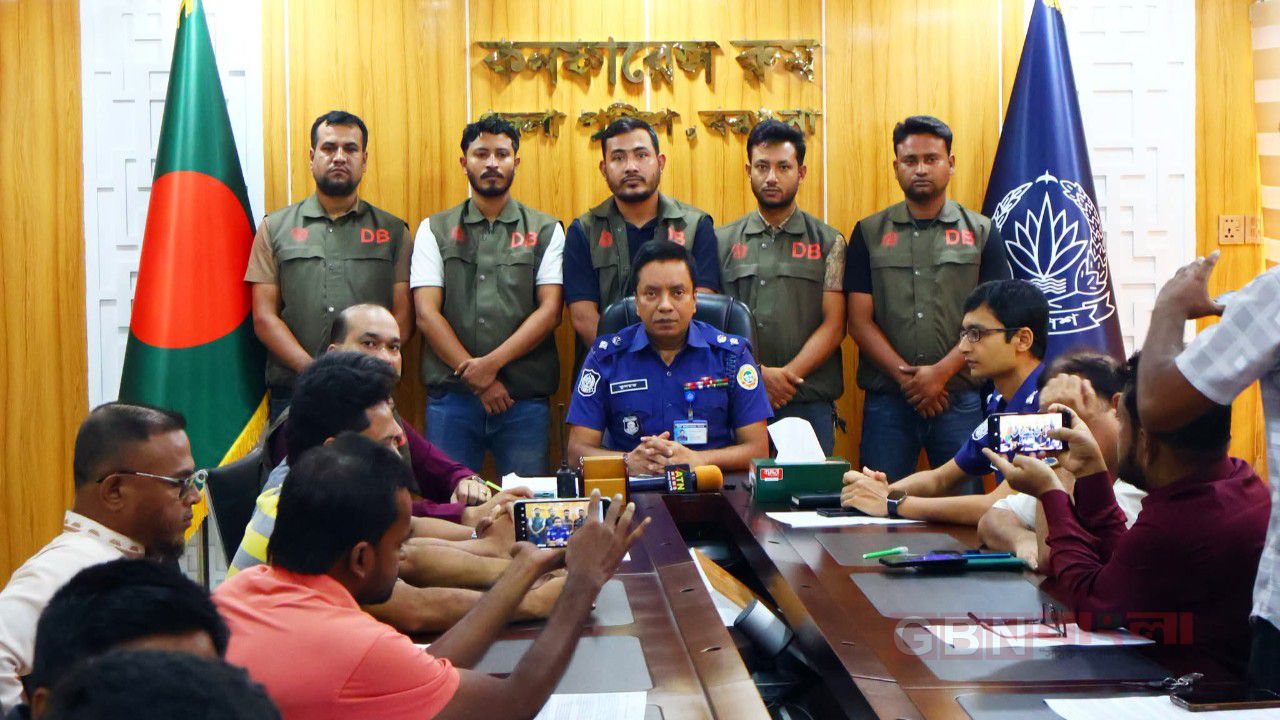 বরগুনা সদর থানাধীন বরগুনা নতুন বাসস্ট্যান্ড এলাকা হতে ৩,৫০০  পিস ই*য়া*বা*সহ ০১ মা*দ*ক ব্যবসায়ী গ্রেফতার।
