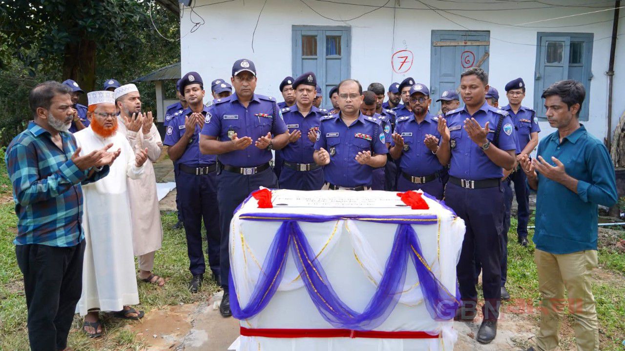 আধুনিক পুলিশিং সেবায় নতুন মাইলফলক: খাগড়াছড়ি থানার নতুন ভবন নির্মাণ কাজের শুভ উদ্বোধন