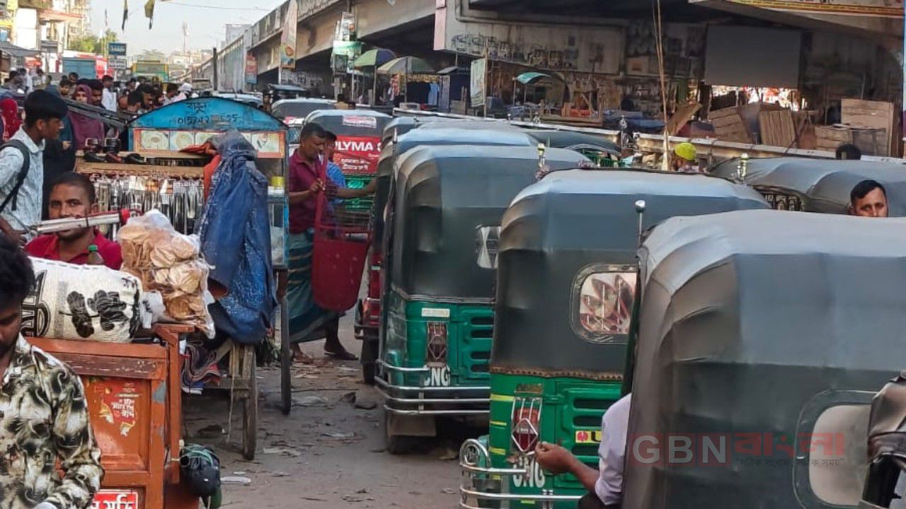 মাওনা চৌরাস্তা মহাসড়কে অবৈধ সিএনজি এর ছয়লাভ চলছে নিরব চাঁ*দা*বা*জি!! 