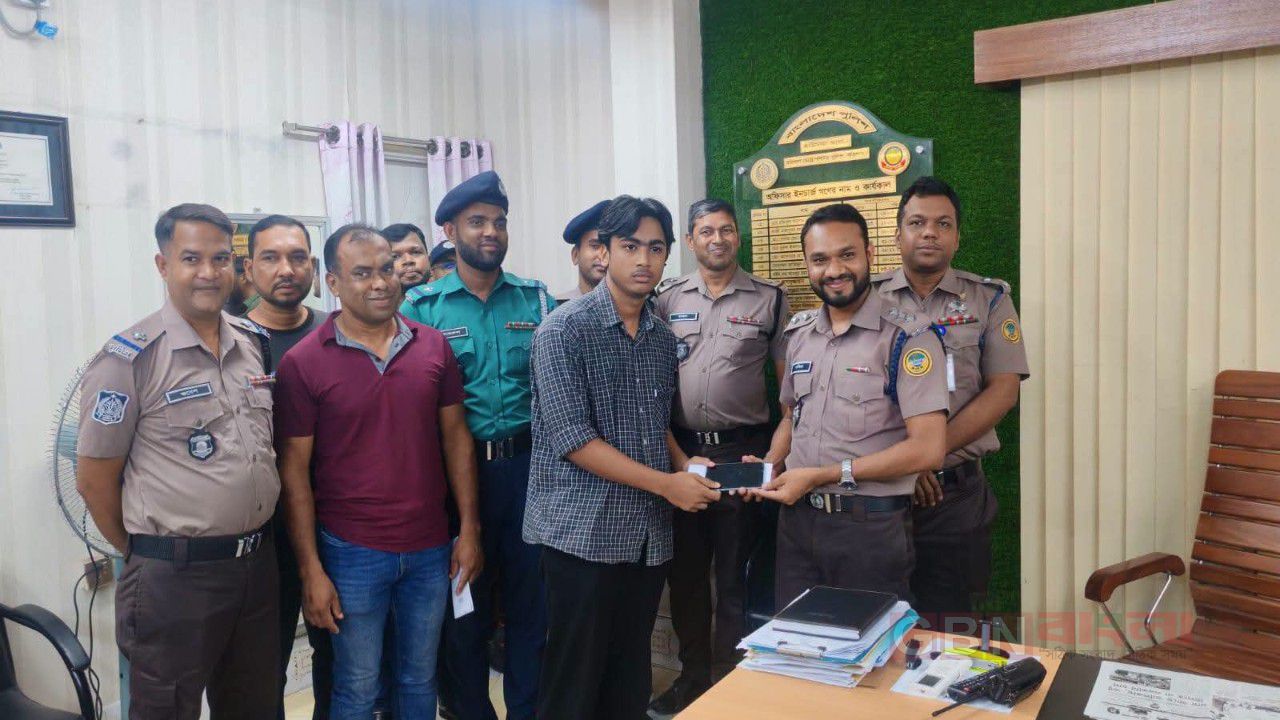 বিএমপি কাউনিয়া থানা কর্তৃক ২০টি হারানো মোবাইল ফোন উদ্ধার পূর্বক প্রকৃত মালিকদের কাছে হস্তান্তর