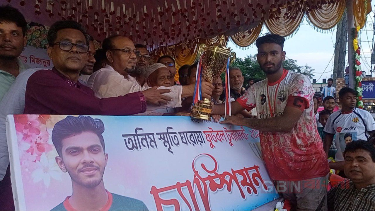 বরিশালের টরকী বন্দরে অনিম স্মৃতি ঘরোয়া ফুটবল টুর্নামেন্টের ফাইনাল অনুষ্ঠিত