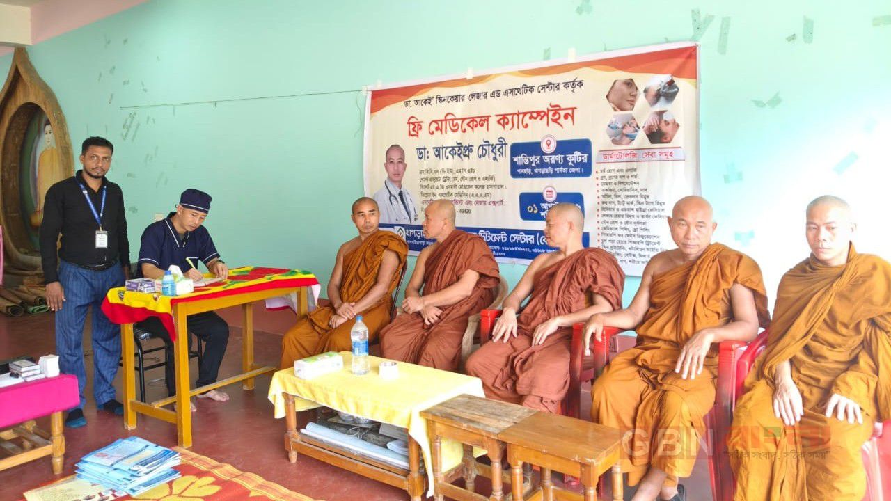 পানছড়ির শান্তিপুর অরণ্য কুটিরে বিনামূল্যে চর্ম ও এলার্জি চিকিৎসা ক্যাম্প, সেবা পেলেন ১০০ রোগী