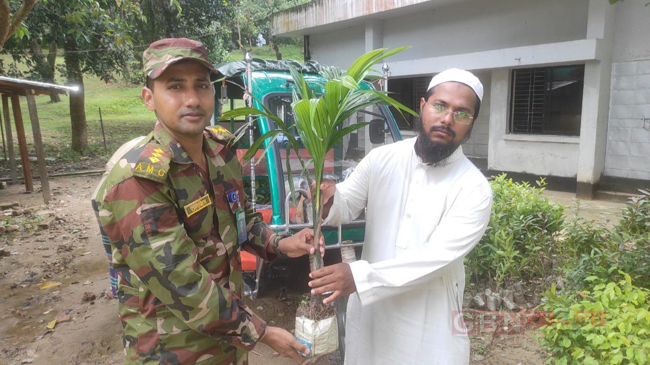 সবুজায়নে সেনাবাহিনীর ব্যতিক্রমী উদ্যোগ, খাগড়াছড়িতে ৩৫ হাজার চারা বিতরণ