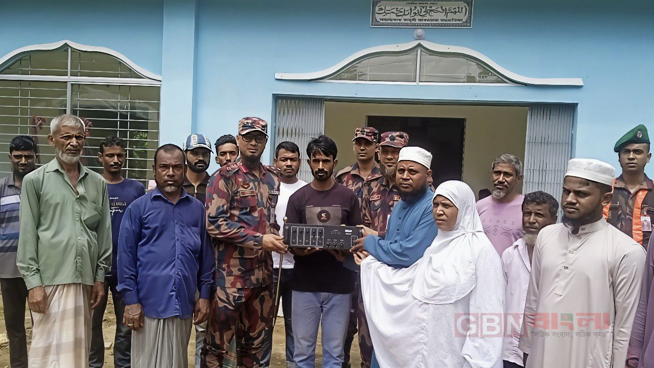 পানছড়িতে বিজিবির জনকল্যাণমূলক উদ্যোগ: মসজিদ, মাদ্রাসা, এতিমখানা ও শিক্ষাপ্রতিষ্ঠানে বিভিন্ন সামগ্রী বিতরণ