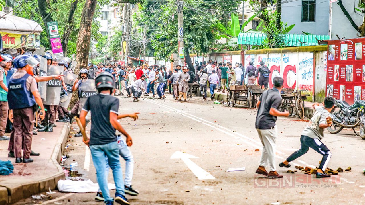 ৭ ক্যাম্পাসে ছাত্রদল-শিবির সংঘর্ষ