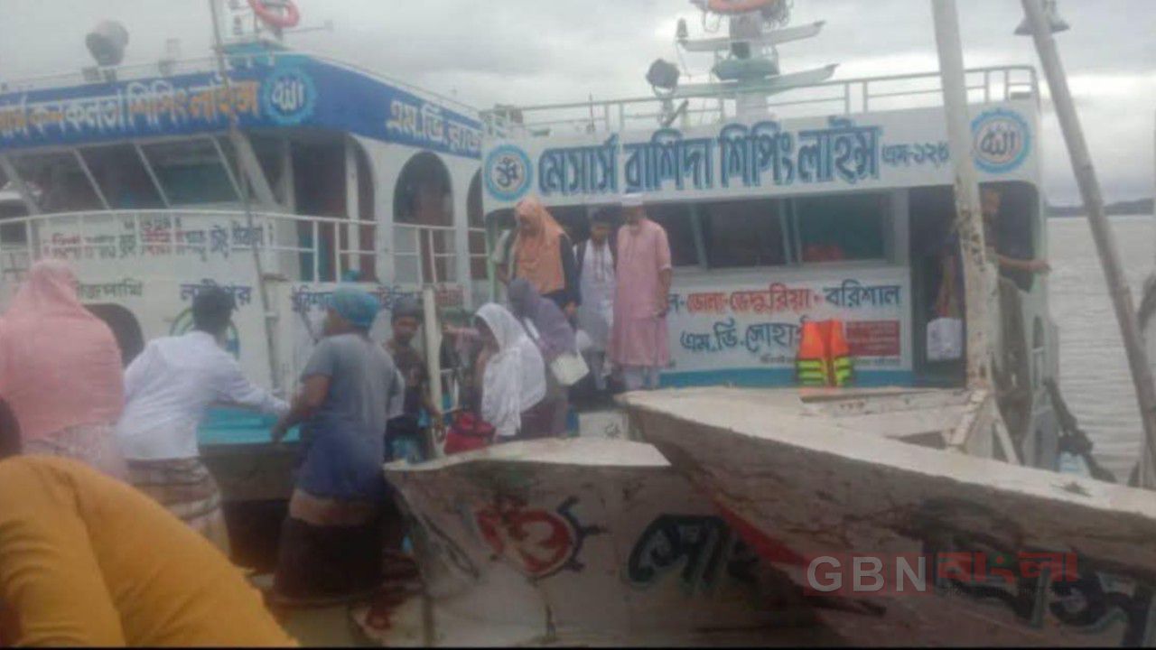 কালাবাদরে কোস্টার জাহাজের ধাক্কায় ক্ষতিগ্রস্ত সোহাগী-১ অল্পের জন্য রক্ষা পেলেন ১৫০ যাত্রী
