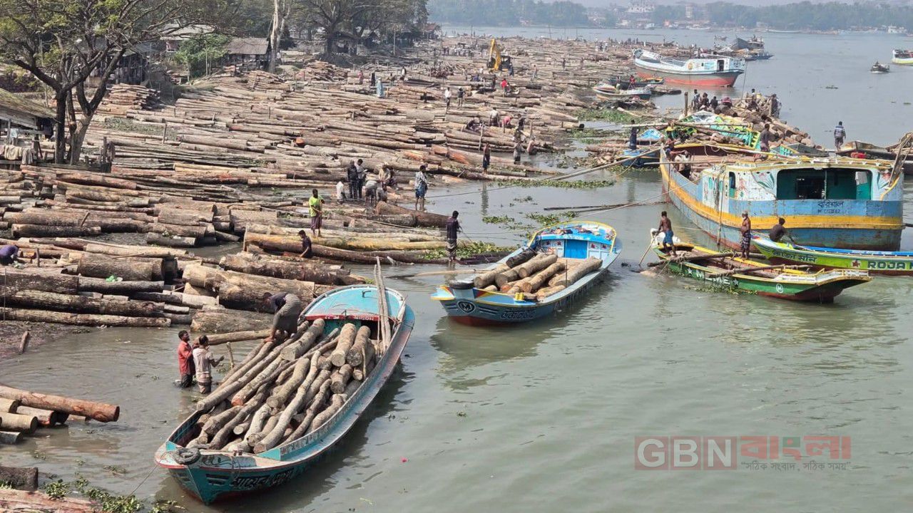 যোগাযোগ ব্যবস্থার বেহাল দশায় মুখ থুবড়ে পড়ছে নেছারাবাদের অর্থনীতি