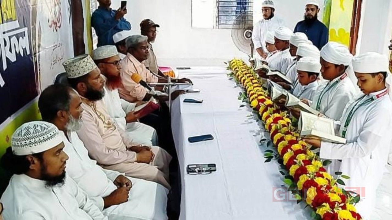 গৌরনদীতে ৭ শিক্ষার্থীকে কোরআনের সবক প্রদান