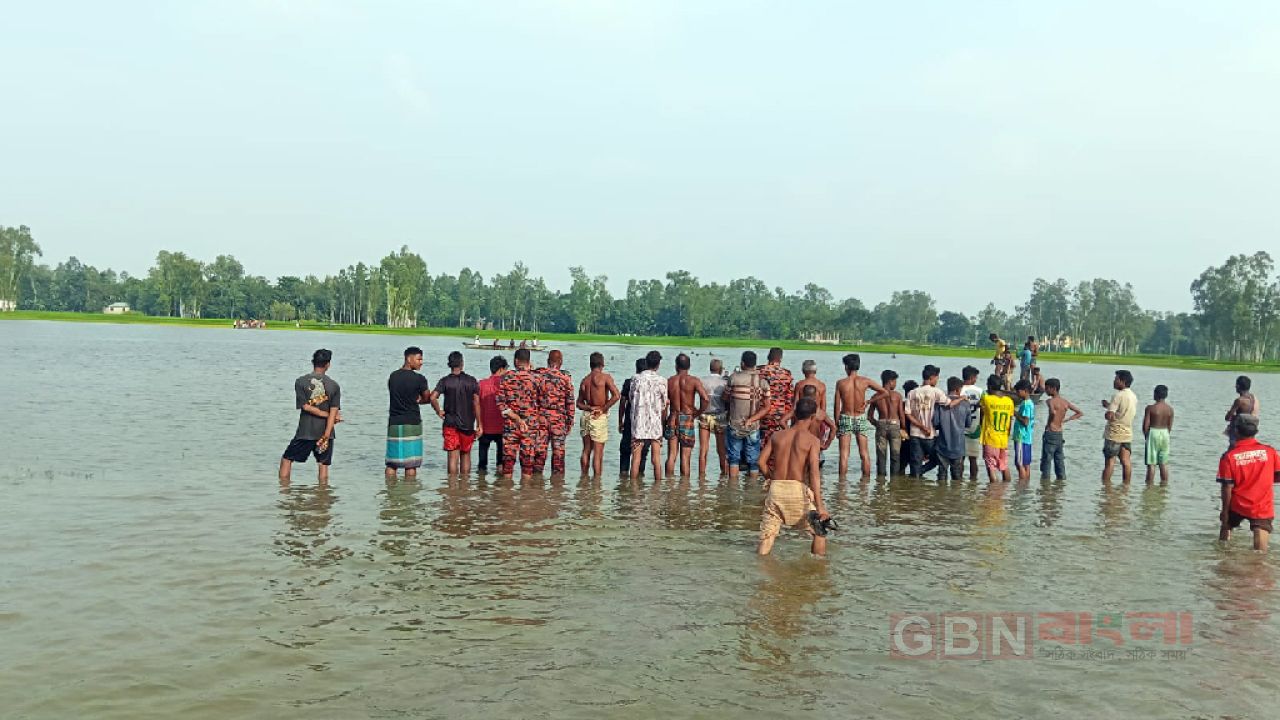 সাঘাটায় বিলে ডুবে বাবার মৃত্যু, প্রাণে বাঁচল ১০ বছরের ছেলে