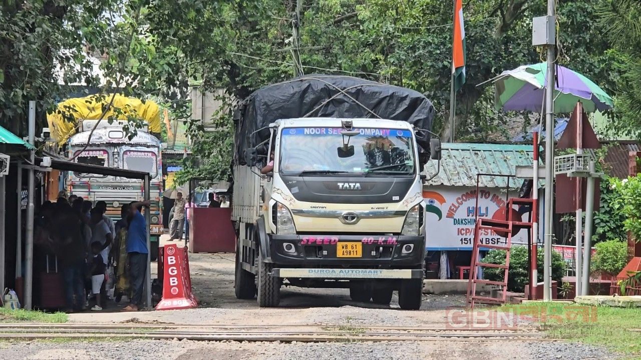 টানা ৬ দিন বন্ধের পর হিলি স্থলবন্দরে আমদানি-রপ্তানি শুরু
