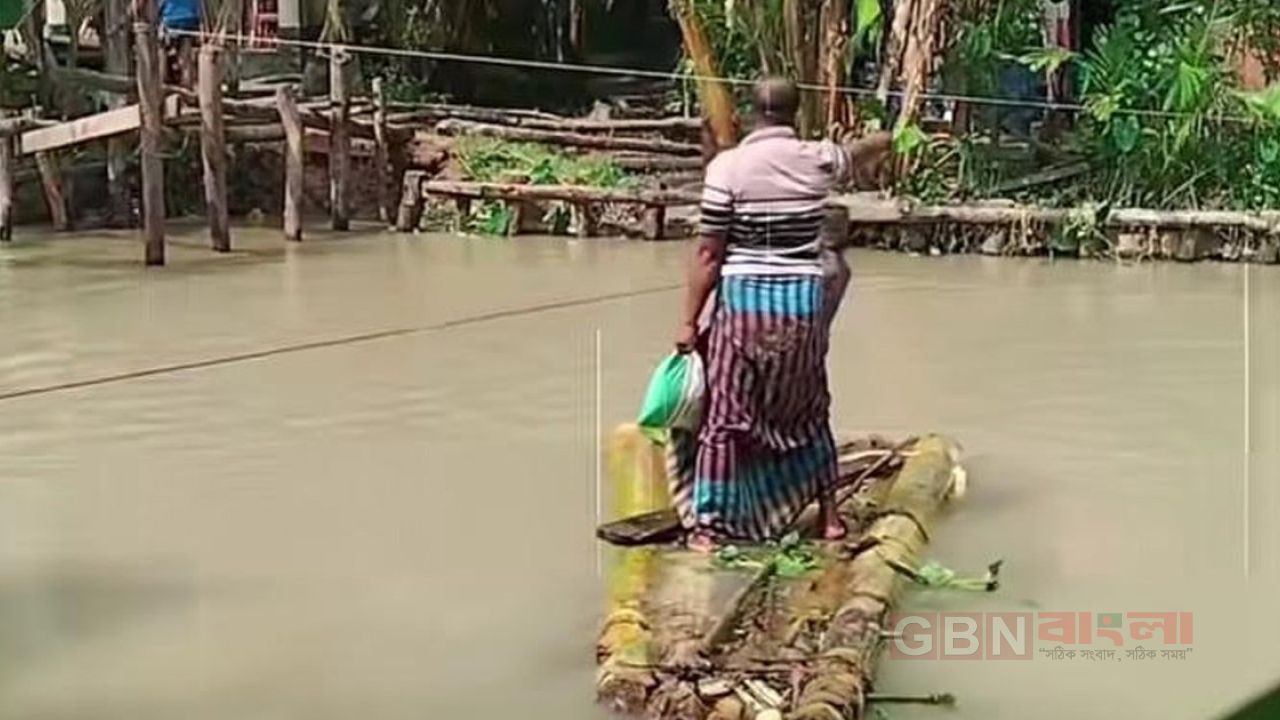 বাবুগঞ্জে আশ্রয়ণ প্রকল্পের একমাত্র সাঁকো ধস, ভেলাই ভরসা ৩২ পরিবারের