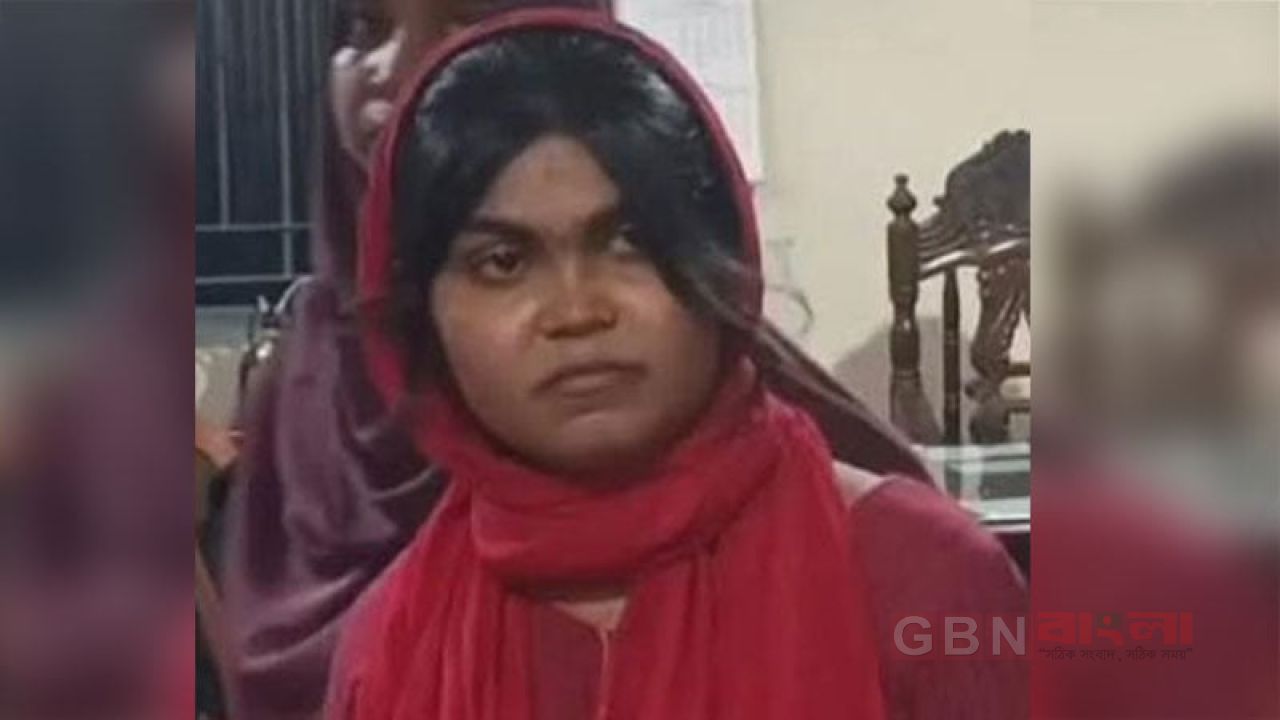 এনসিপি নেত্রীকে আটক করে পুলিশে দিল এলাকাবাসী