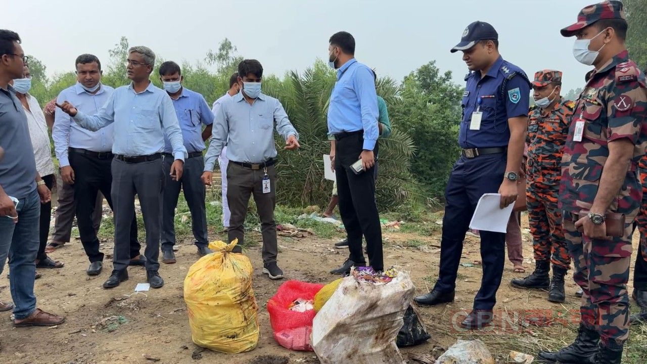 হিলিতে কাস্টমসের ধ্বংস অভিযানে ১০ লাখ টাকার পণ্য বিনষ্ট
