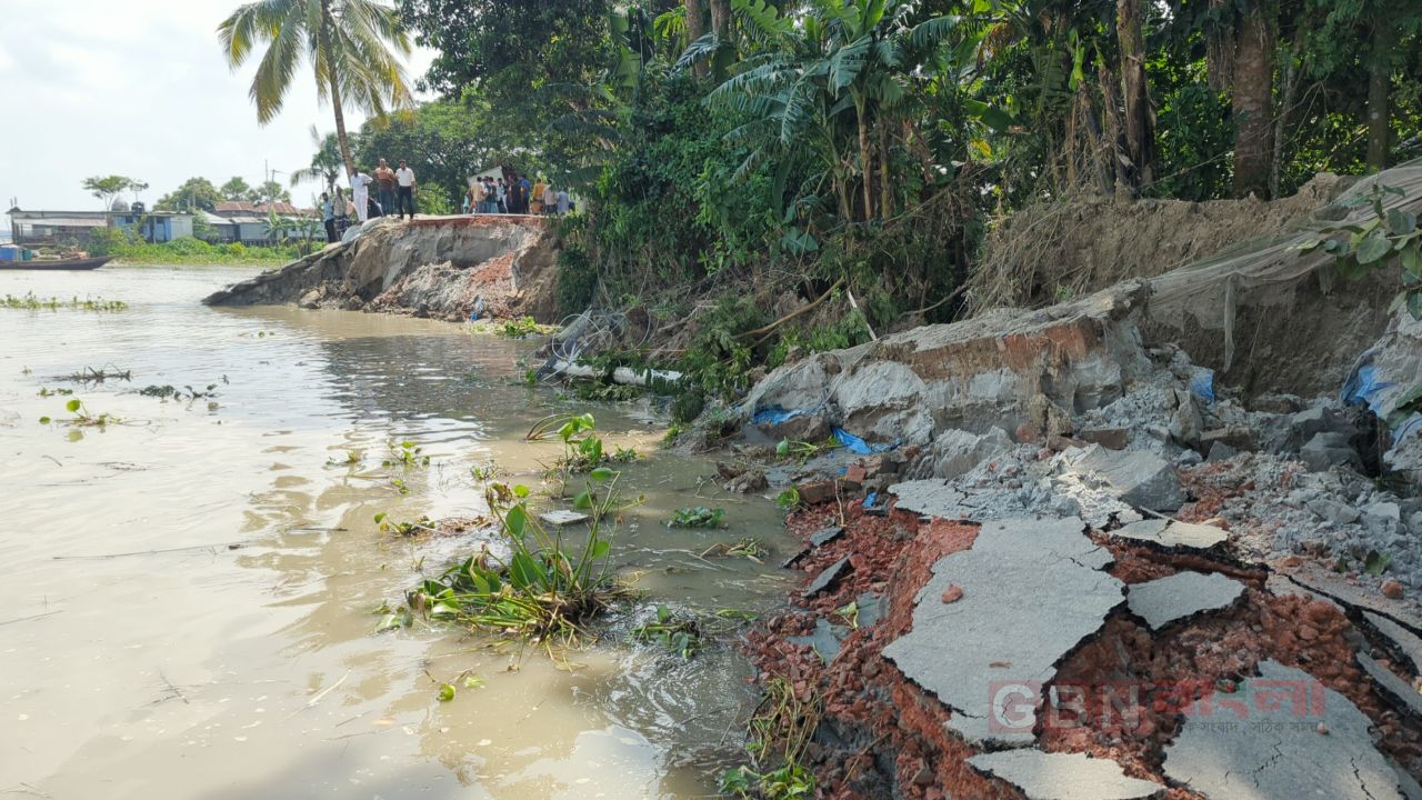 তেঁতুলিয়া নদীগর্ভে বিলীন দুই শতাধিক কবর