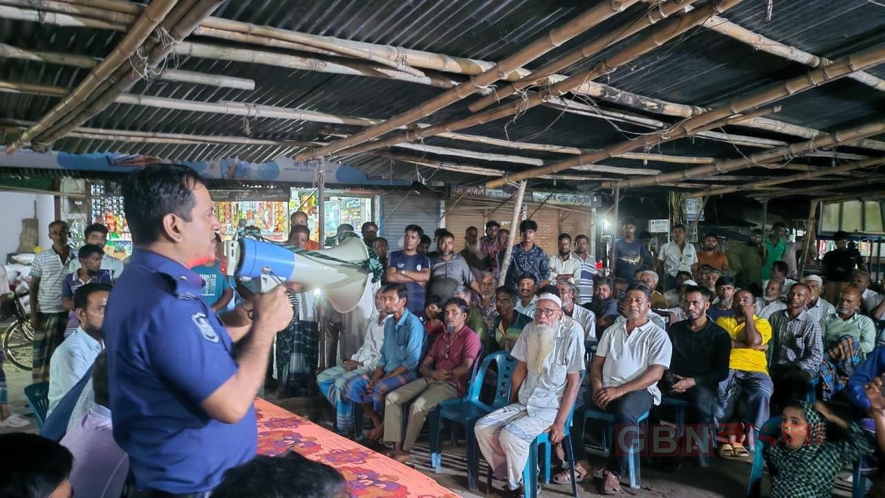 বিট পুলিশিং: গৌরনদীতে অপরাধ প্রতিরোধে উঠান বৈঠক