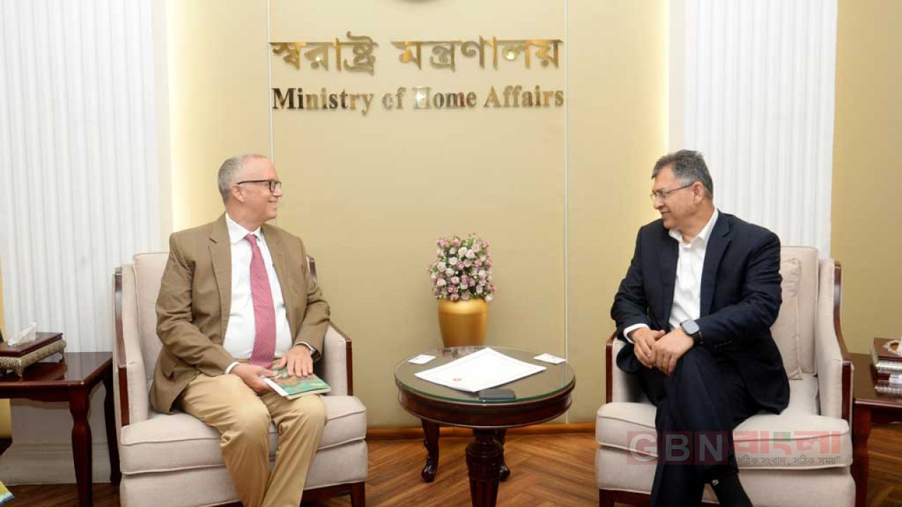 সরকার বাক-স্বাধীনতা ও ব্যক্তিগত সুরক্ষার বিষয়ে অত্যন্ত সচেতন: আইআরআইয়ের সঙ্গে বৈঠকে স্বরাষ্ট্রমন্ত্রী