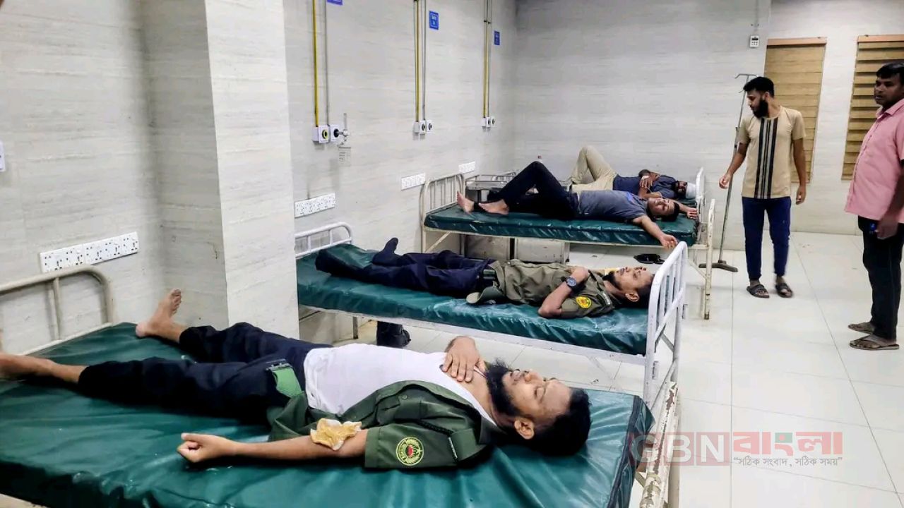শজিমেকে হট্টগোল থামাতে গিয়ে ৪ আনসার আহত, আটক ৪