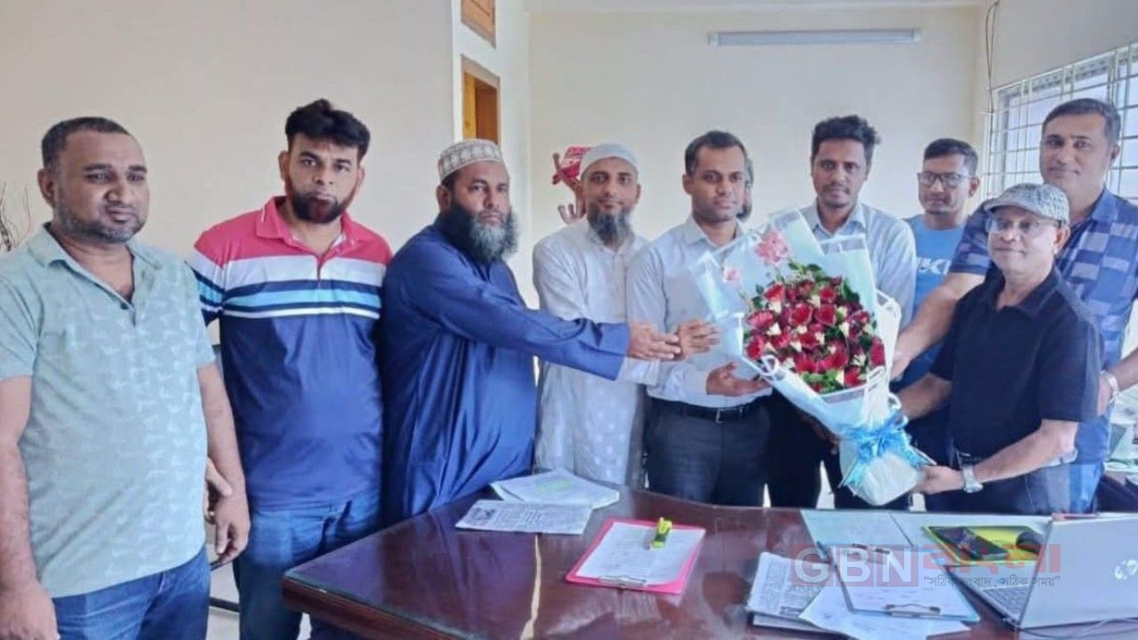 নবাগত ইউএনও আশিক আহমেদের সঙ্গে নেছারাবাদ সাংবাদিকদের মতবিনিময়
