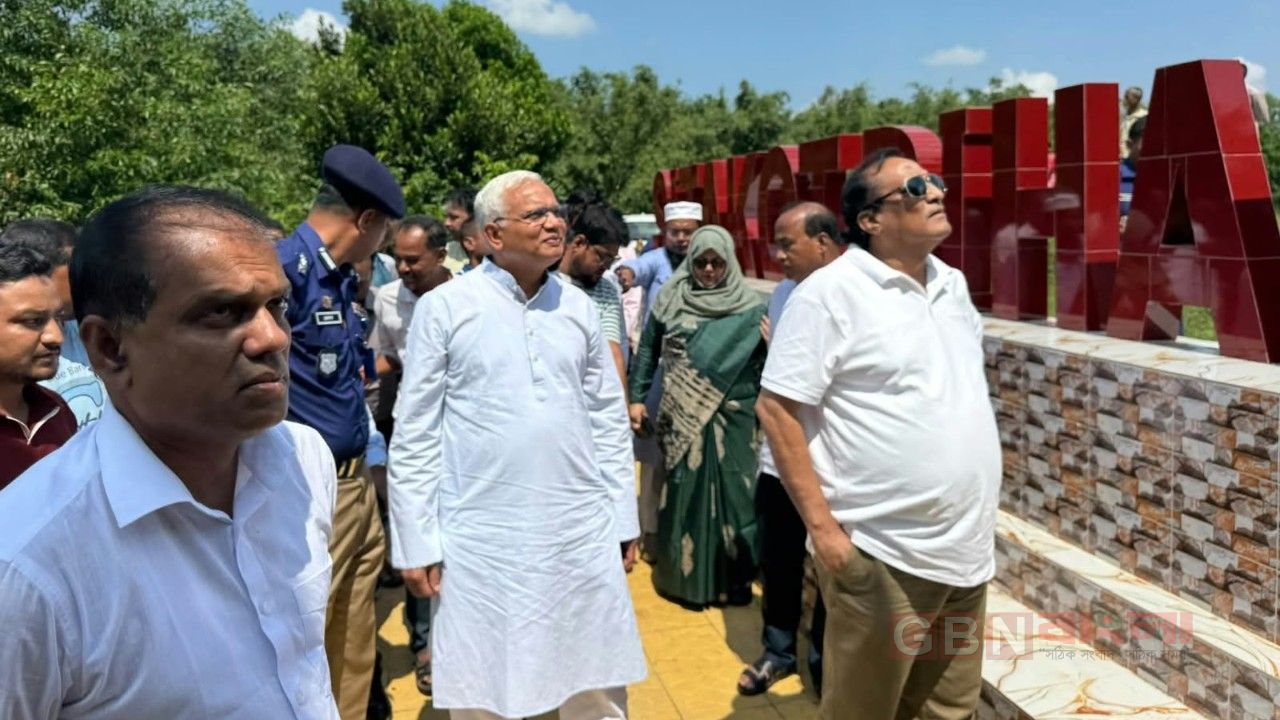 নবাবগঞ্জের সীতাকোট বিহার পরিদর্শনে মন্ত্রী-প্রতিমন্ত্রীসহ ঊর্ধ্বতন কর্মকর্তারা