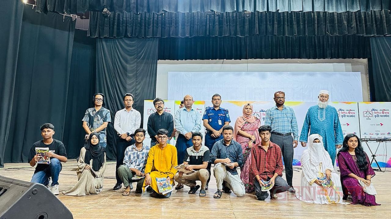 সংশয় ছিল পরীক্ষা দেওয়া নিয়ে, সেই প্রার্থনা মৃধা সংবর্ধনা মঞ্চে শোনাল সাফল্যের গল্প