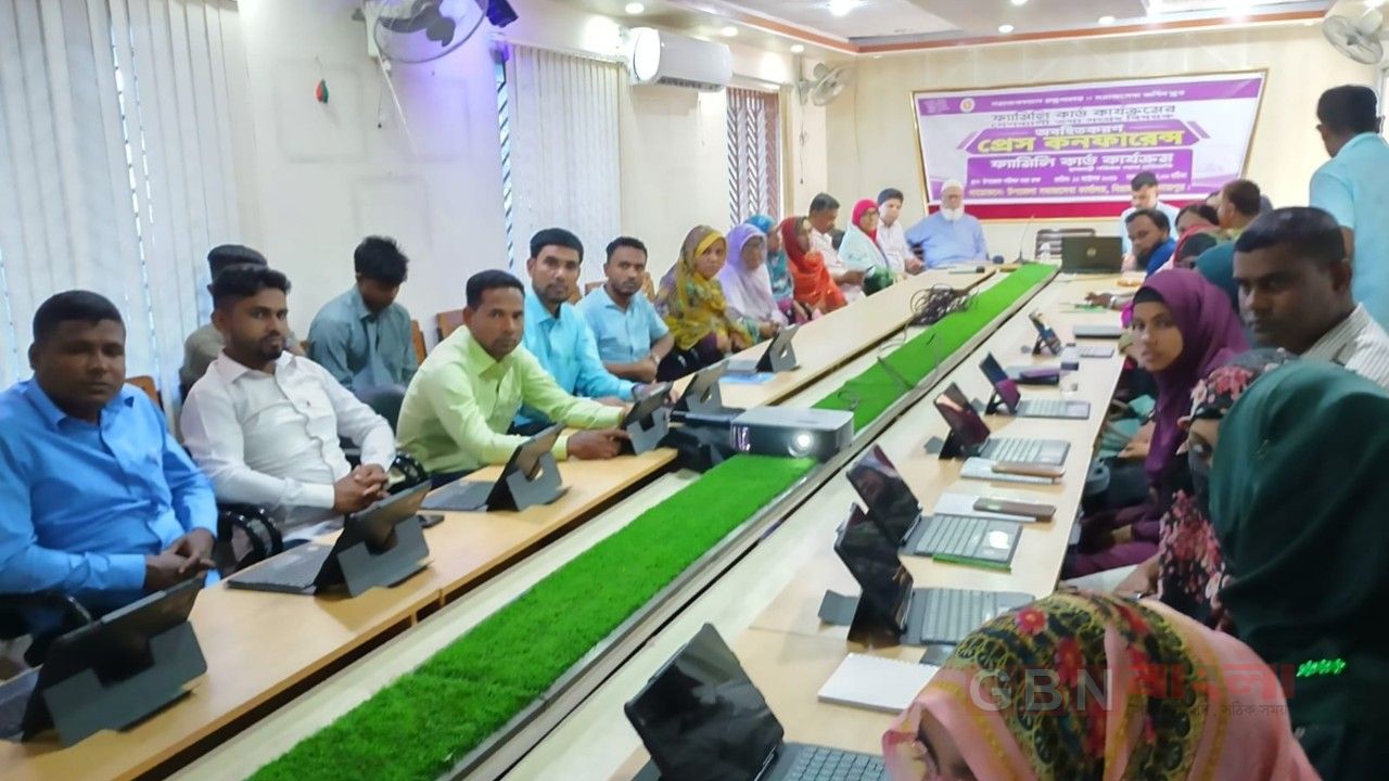 বিরামপুরে ফ‍্যামিলি কার্ড কার্যক্রমের অবহিতকরণ প্রেস কনফারেন্স