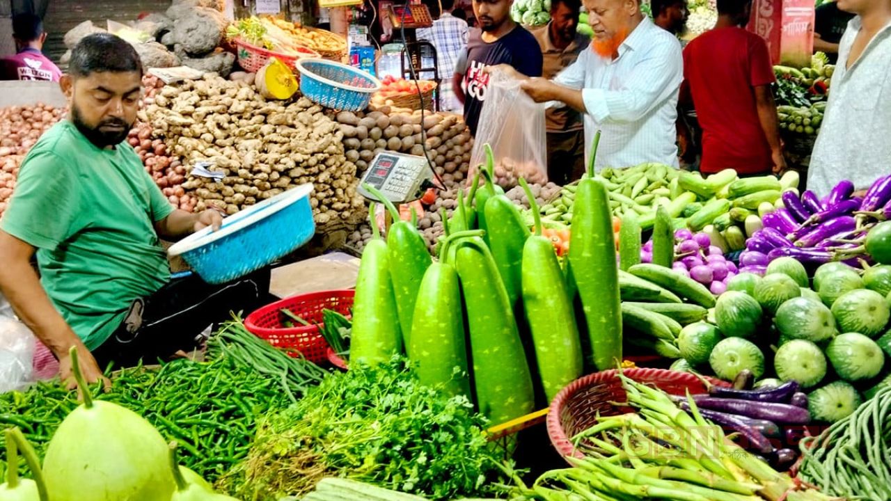 বগুড়ায় শীতের আগাম সবজির চড়া দাম