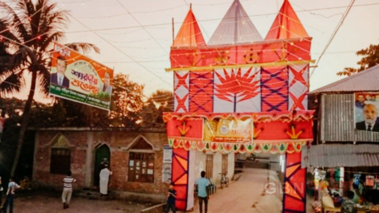 গৌরনদীতে একই মাঠে মসজিদ-মন্দির, ৫৪ বছর ধরে সম্প্রীতির অনন্য দৃষ্টান্ত 
